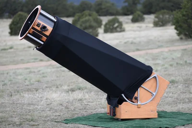 Großes Dobson-Teleskop mit 20 Zoll Öffnung