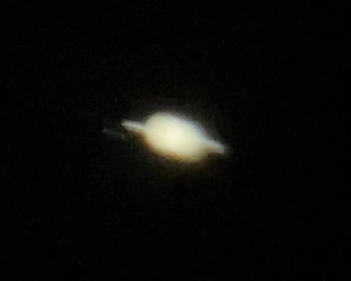 Saturn mit Ringen in einem Amateurteleskop
